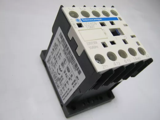 Контактор LC1K0910M7 К ЗР,9А,НO,зажим под винт 220/230V 50/60Hz
