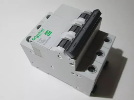 АВТ. ВЫКЛ. EASY 9 3П 20А С 4,5кА 400В =S= EZ9F34320 "SCHNEIDER ELECTRIC"